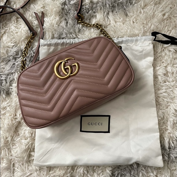 Gucci GG MARMONT SMALL MATELASSÉ SHOULDER BAG - Picture 1 of 9